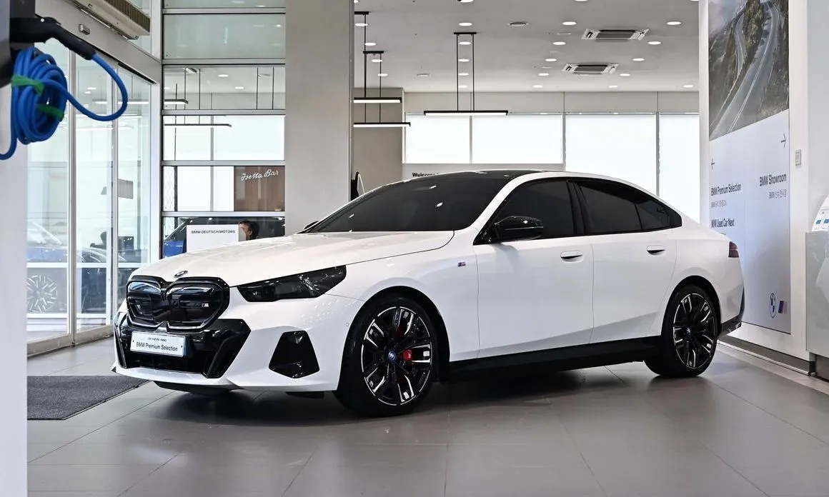 BMW i5 — фото 1