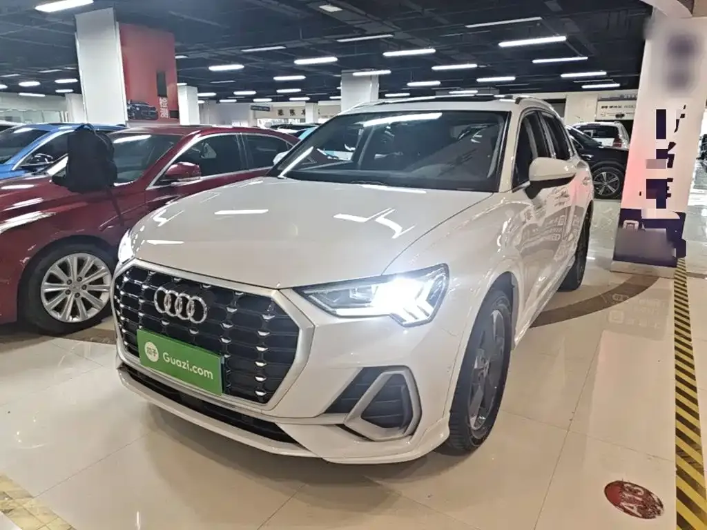 Audi Q3 — фото 1