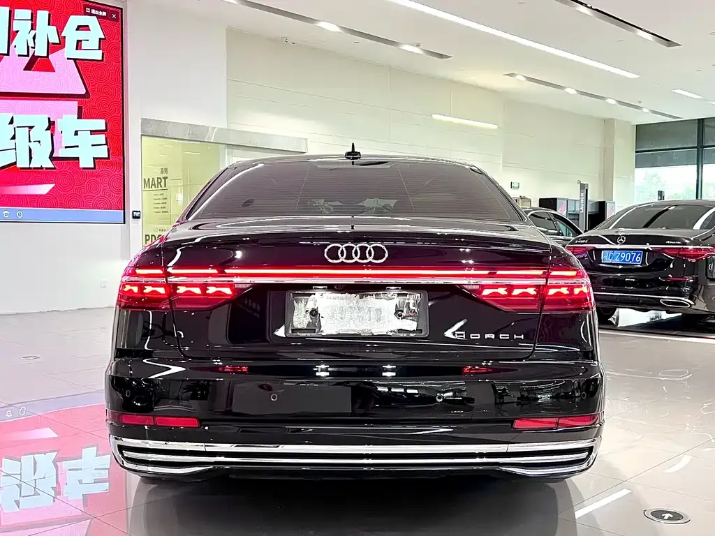 Audi A8 — фото 2