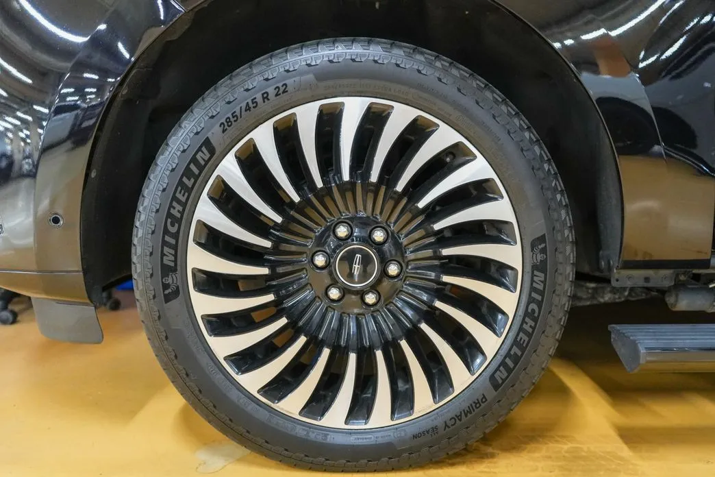 Lincoln Navigator — фото 9
