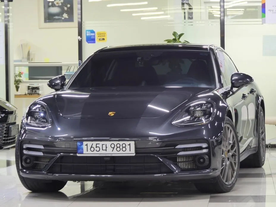 Porsche Panamera — фото 1