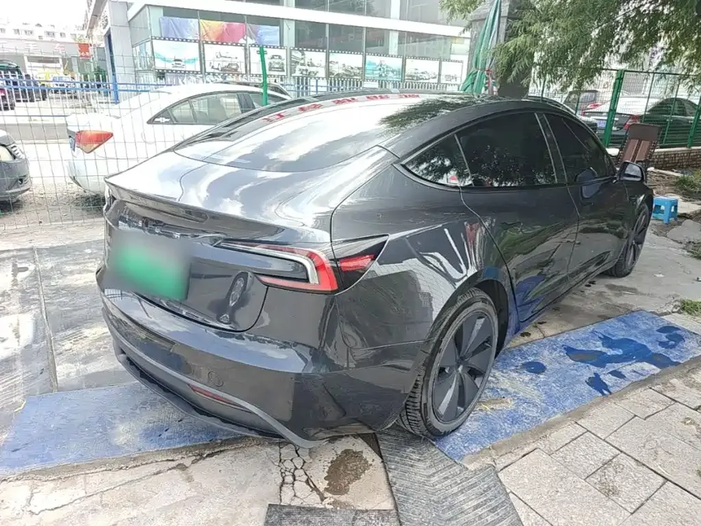 Tesla Model 3 — фото 3