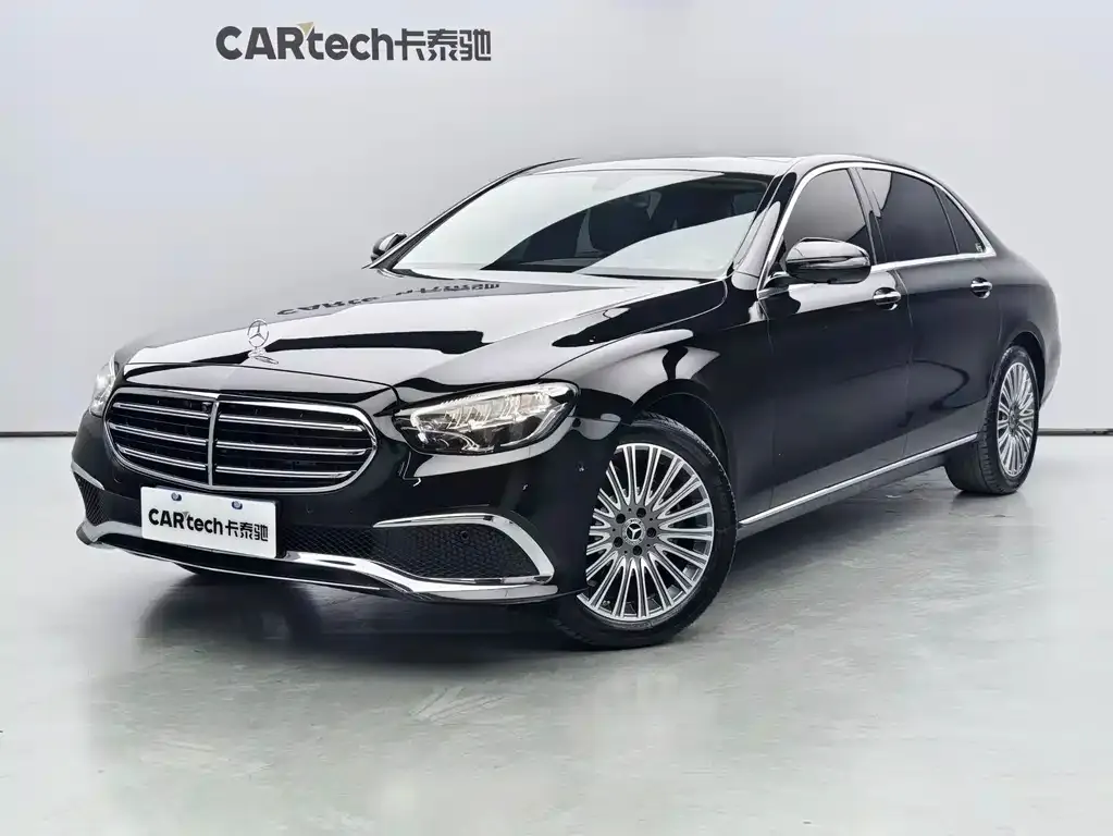 Mercedes-Benz E-Class — фото 1