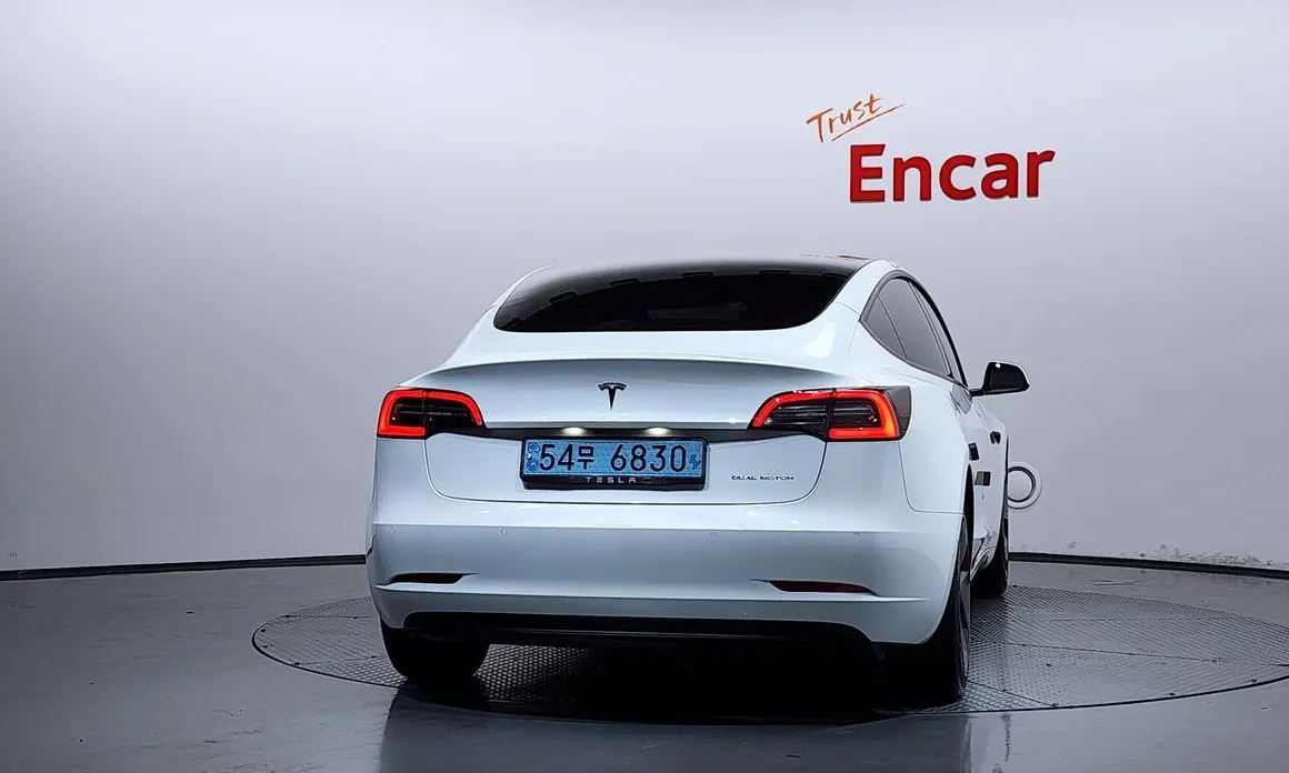 Tesla Model 3 — фото 3