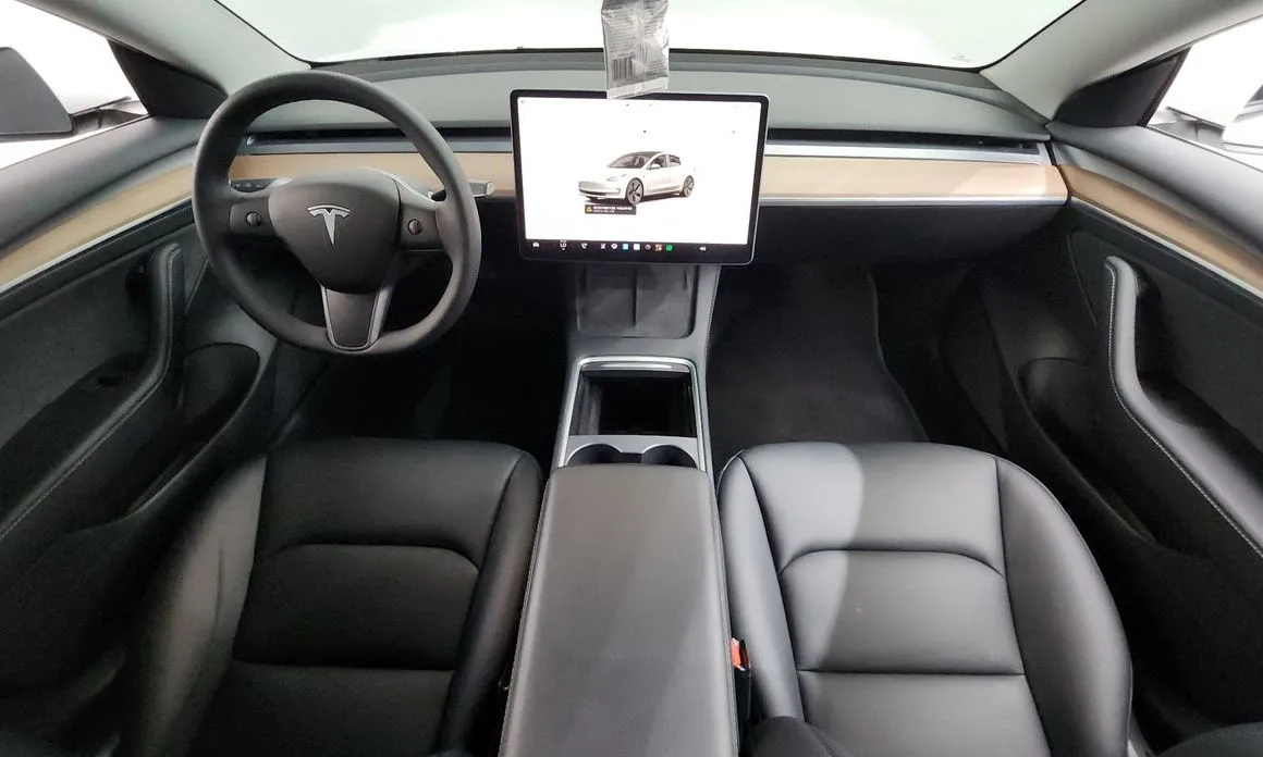 Tesla Model 3 — фото 4