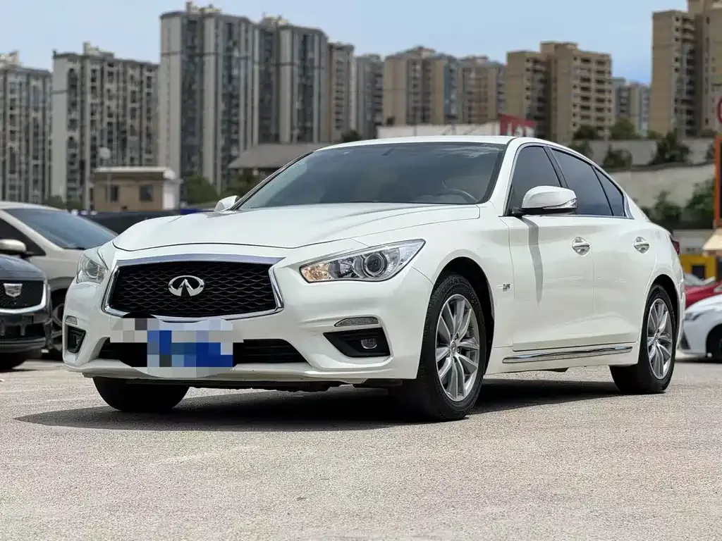 Infiniti Q50L — фото 1