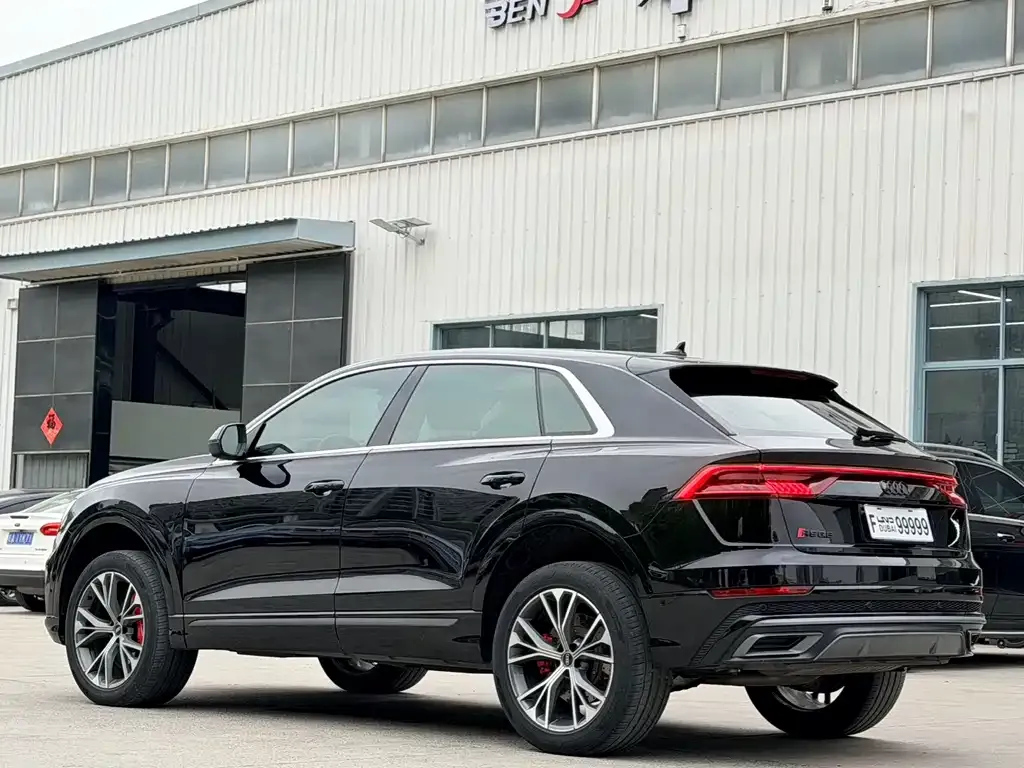 Audi Q8 — фото 5