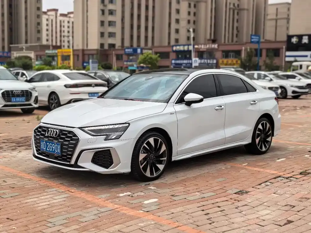 Audi A3 — фото 1