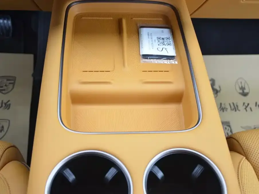 Li Auto i8 — фото 8