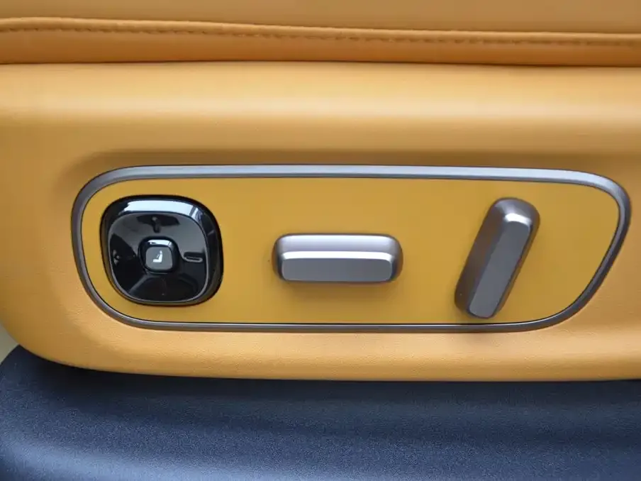 Li Auto i8 — фото 5