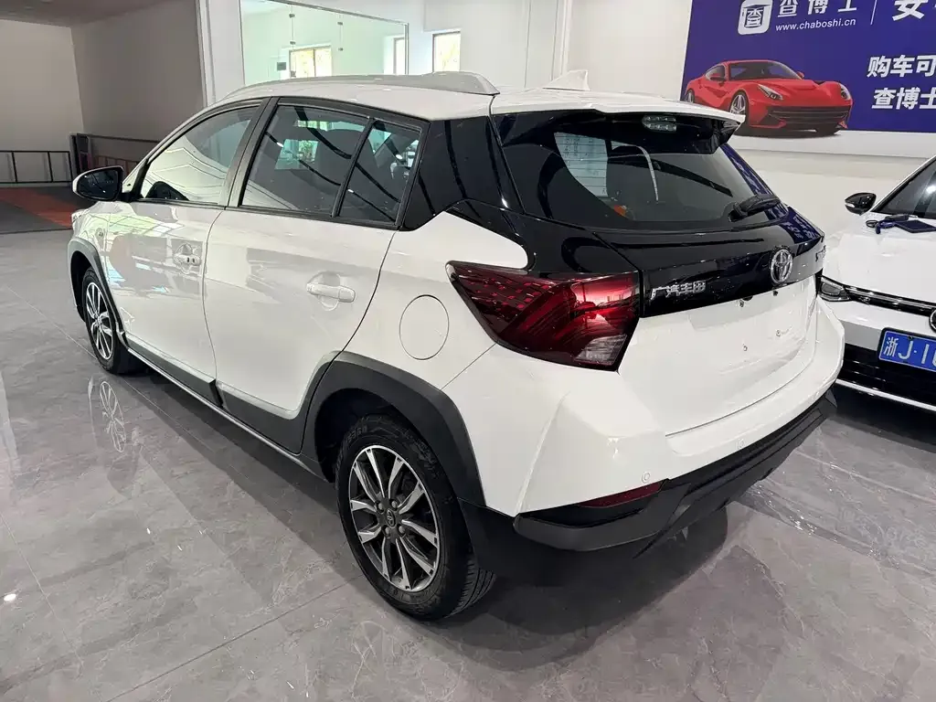 Toyota Yaris L — фото 6