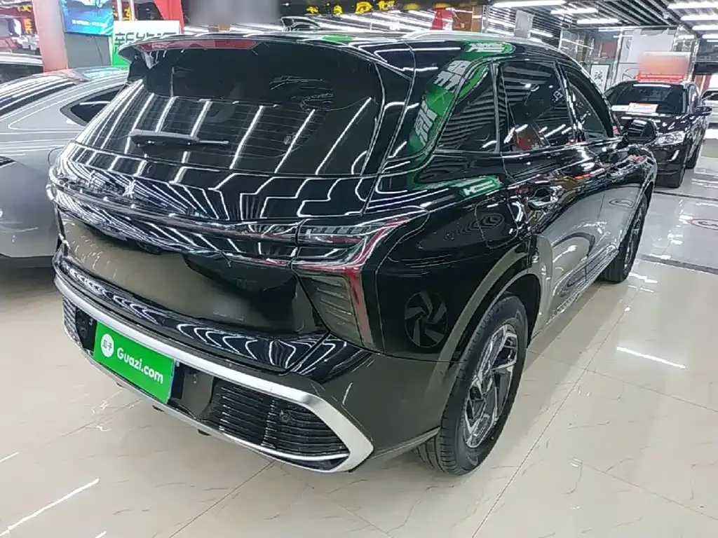 Hongqi HS3 — фото 3