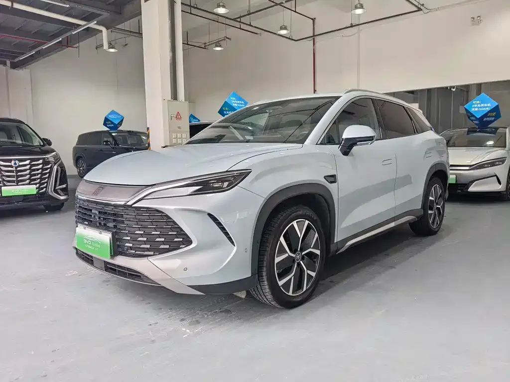 BYD L DM-i — фото 1