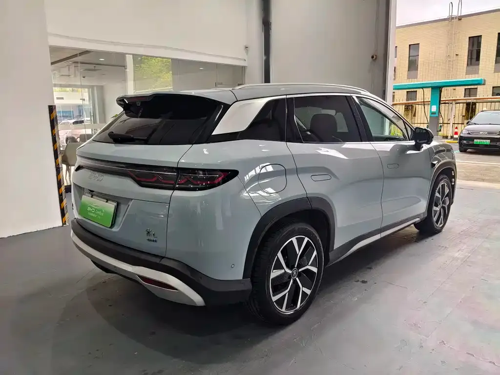 BYD L DM-i — фото 8