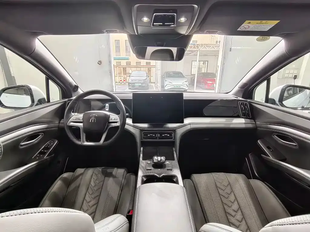 BYD L DM-i — фото 10