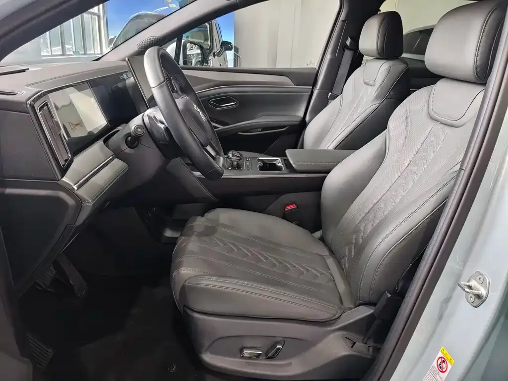 BYD L DM-i — фото 7