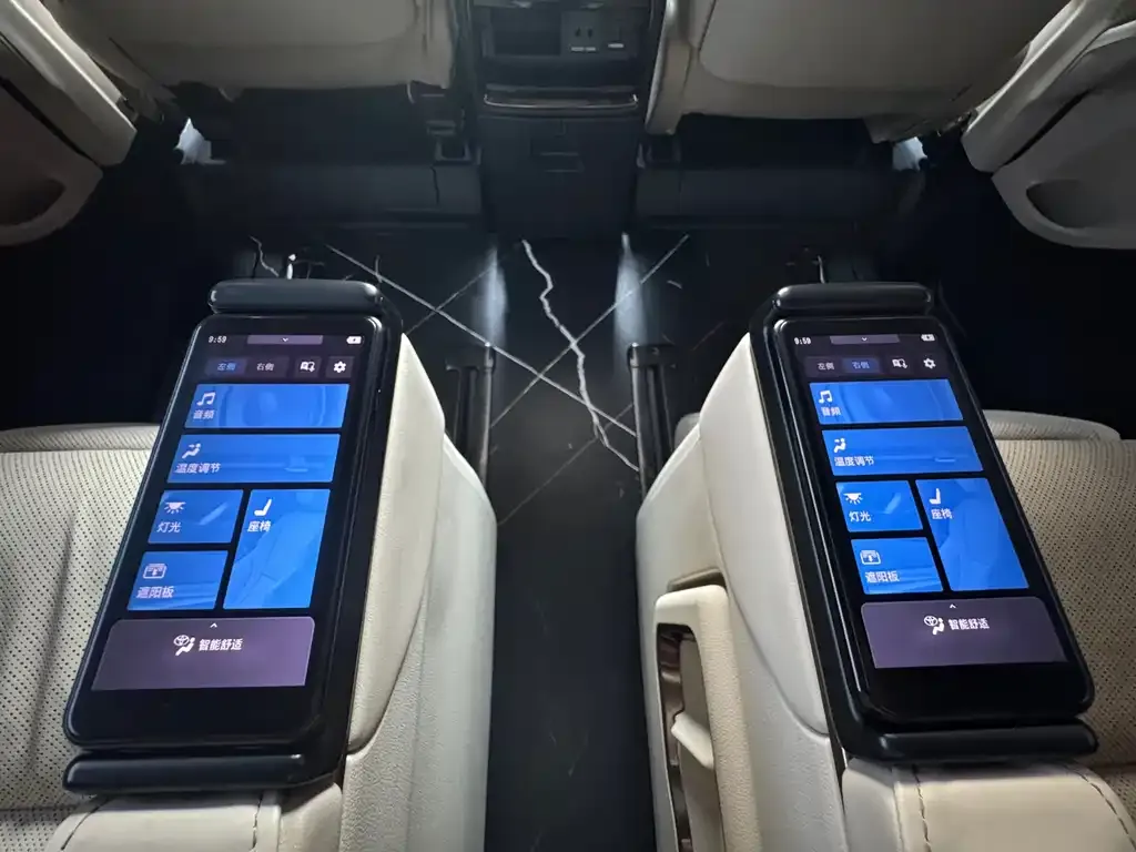 Toyota Alphard — фото 2