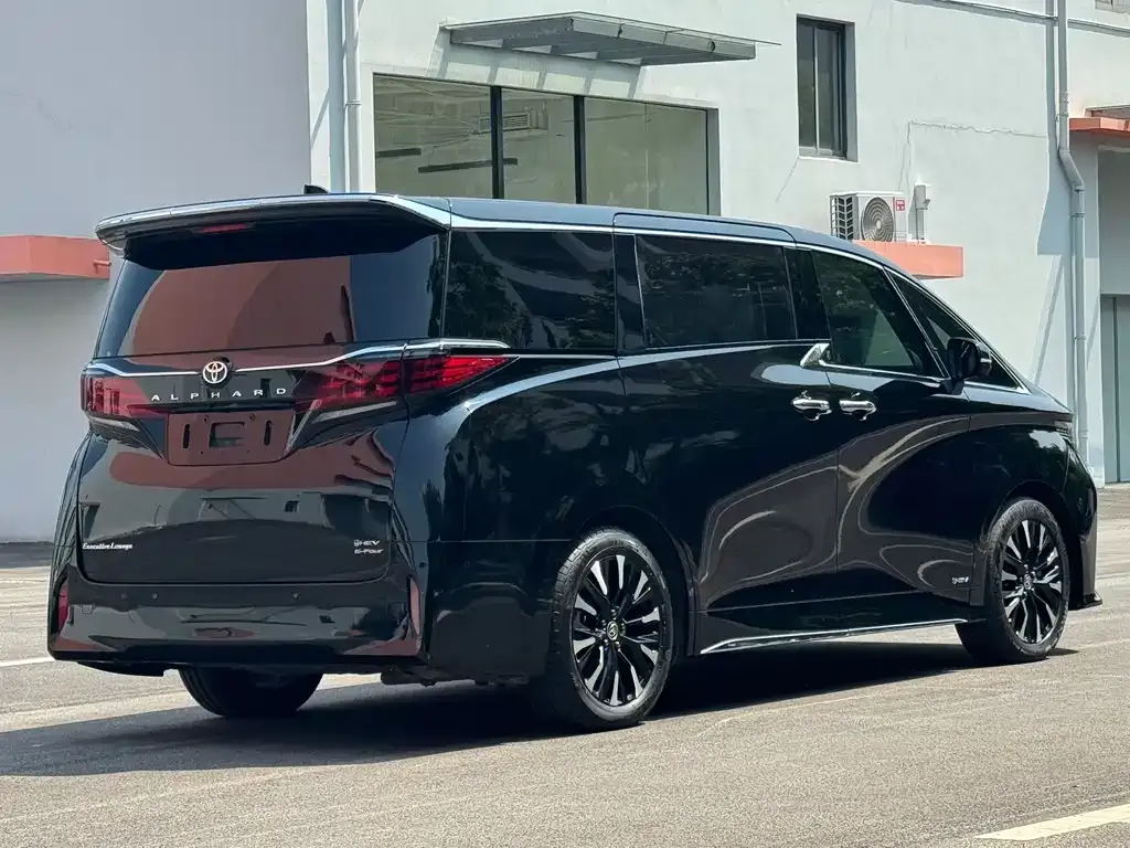 Toyota Alphard — фото 9