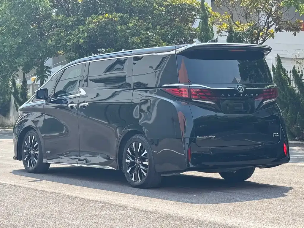 Toyota Alphard — фото 5