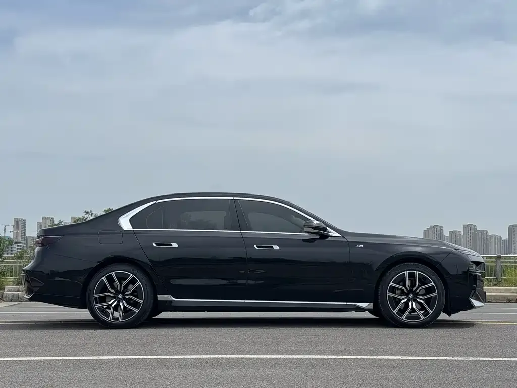 BMW 7 Series — фото 4