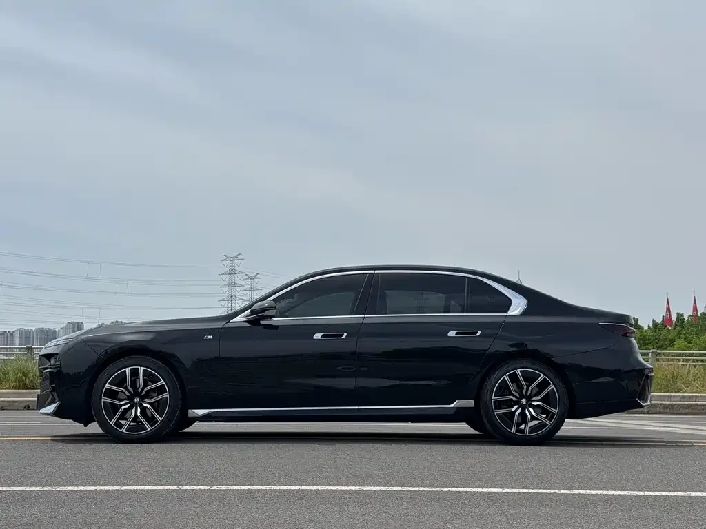 BMW 7 Series — фото 8