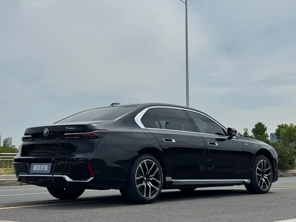 BMW 7 Series — фото 2