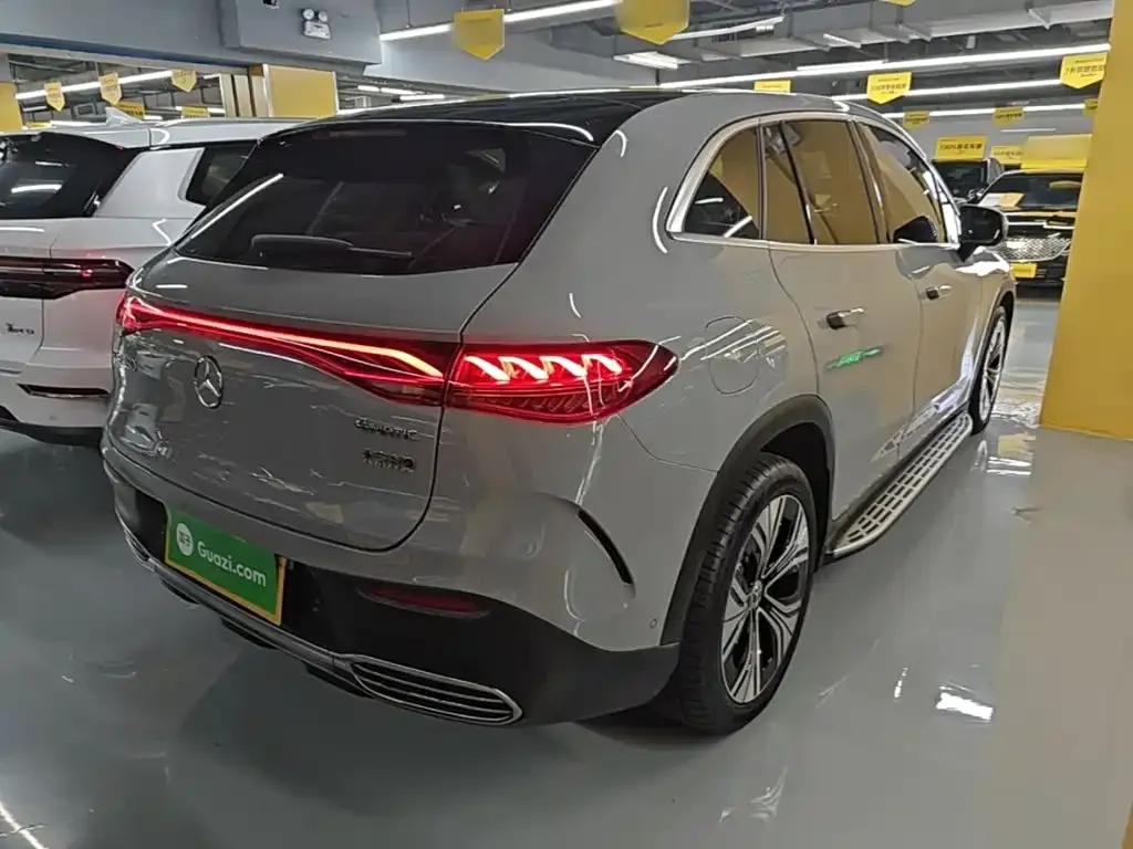 Mercedes-Benz EQE SUV — фото 4