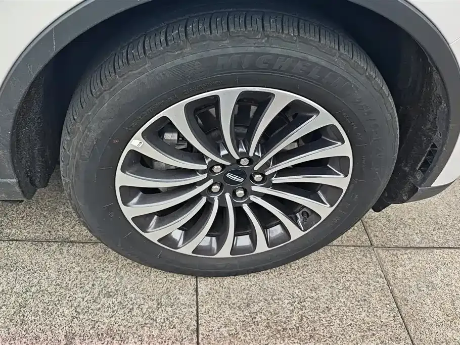 Lincoln Aviator — фото 10