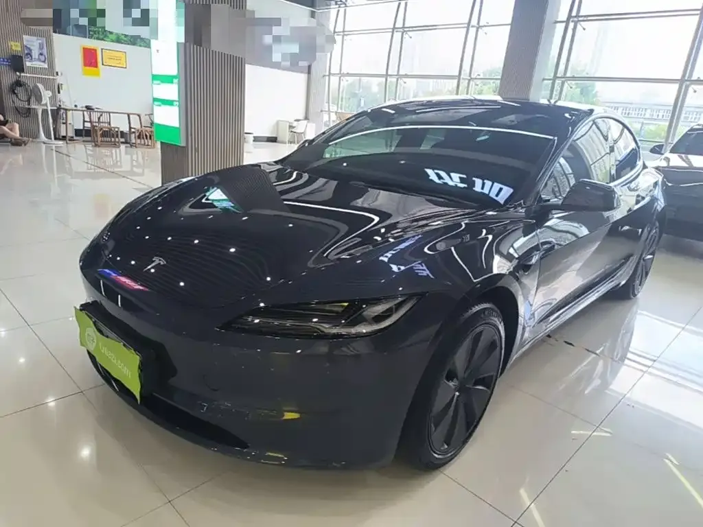 Tesla Model 3 — фото 1