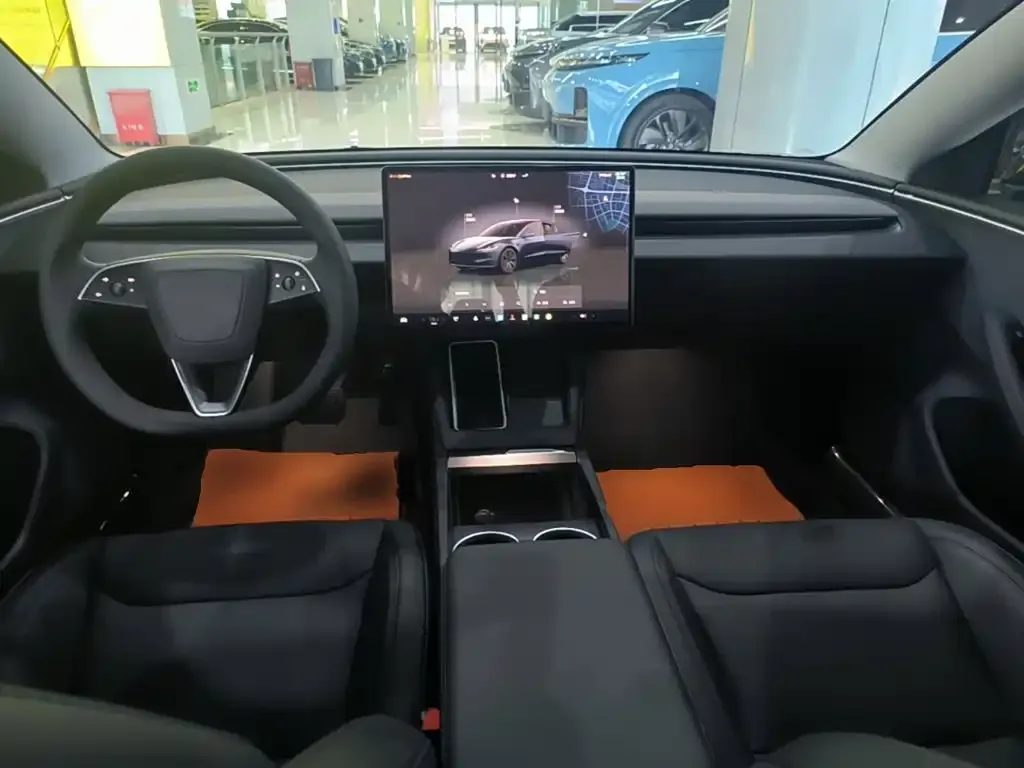 Tesla Model 3 — фото 4
