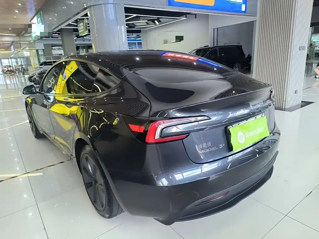 Tesla Model 3 — фото 10