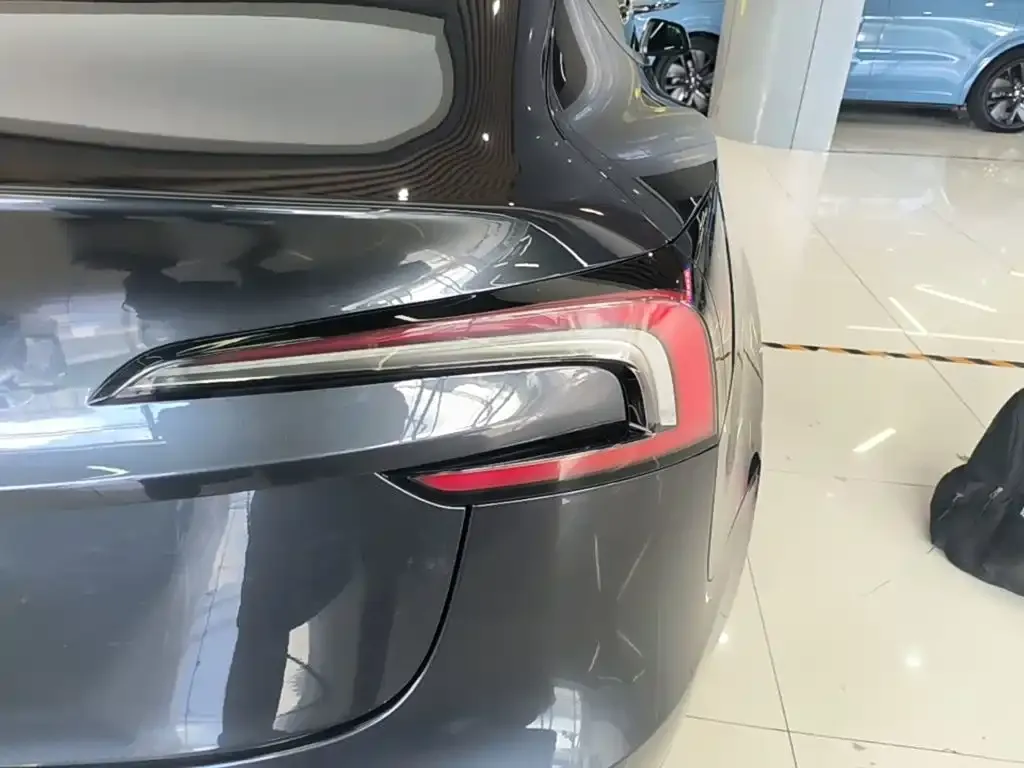 Tesla Model 3 — фото 3
