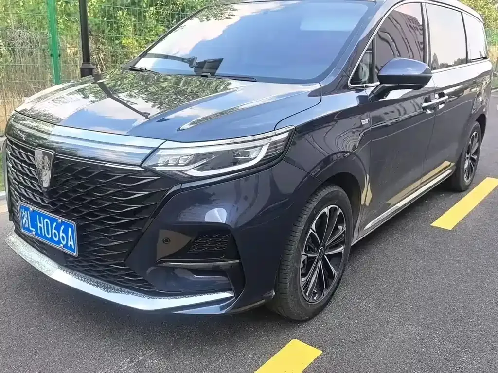 Roewe iMAX8 — фото 1