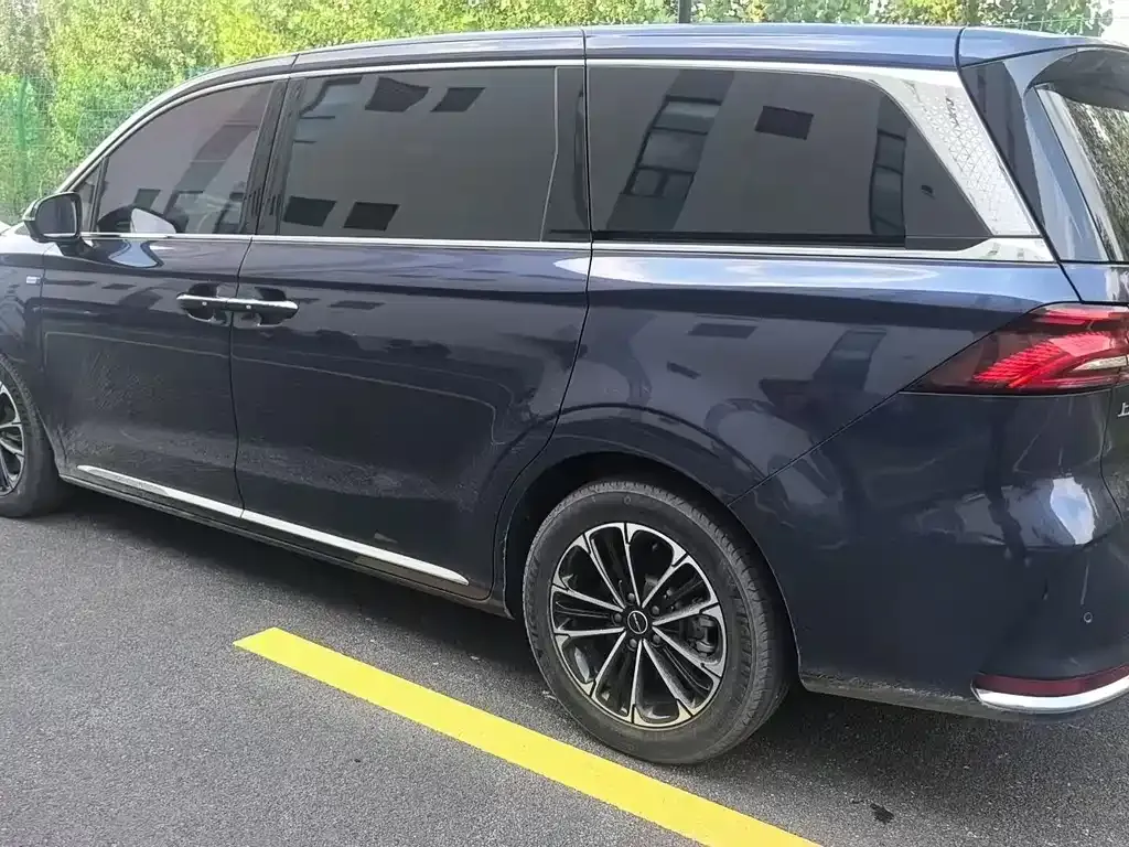 Roewe iMAX8 — фото 4