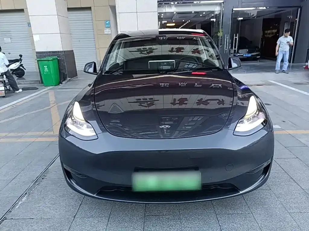 Tesla Model Y — фото 5