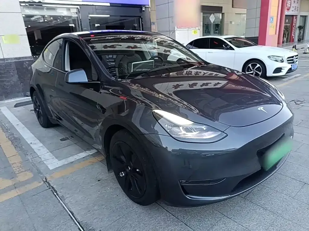 Tesla Model Y — фото 8