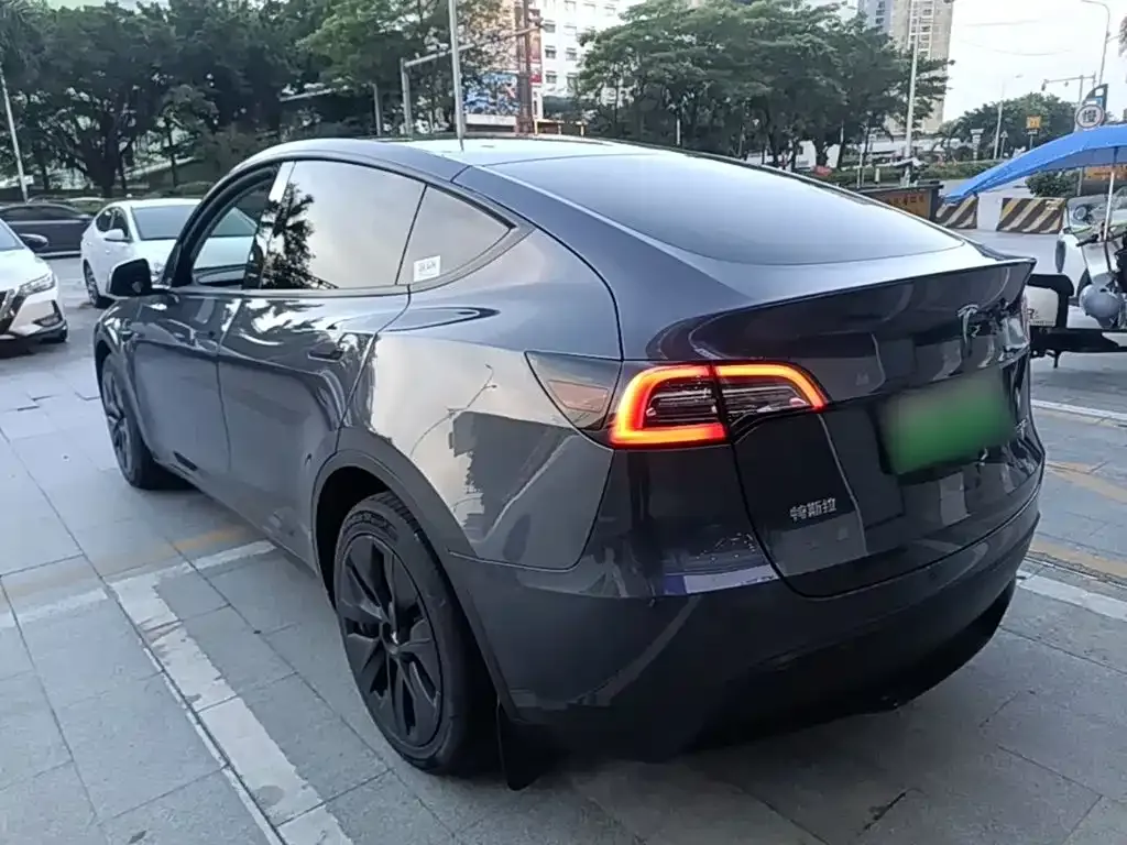 Tesla Model Y — фото 4