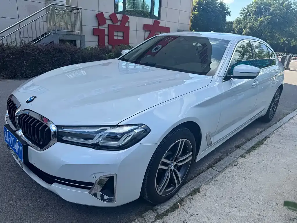 BMW 5 Series — фото 1