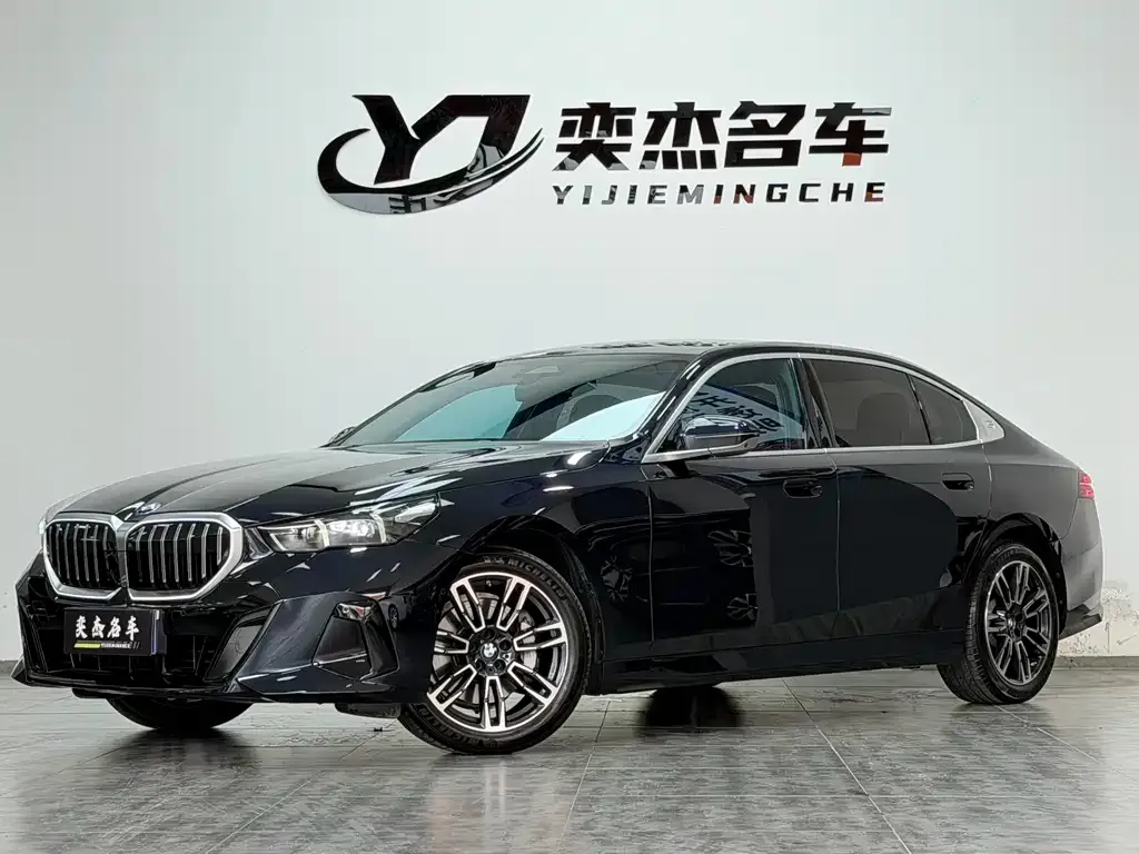 BMW 5 Series — фото 1
