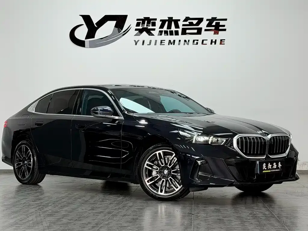 BMW 5 Series — фото 10