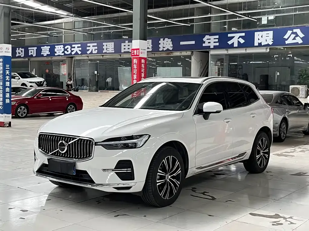 Volvo XC60 — фото 1