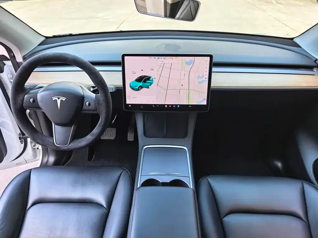 Tesla Model Y — фото 4