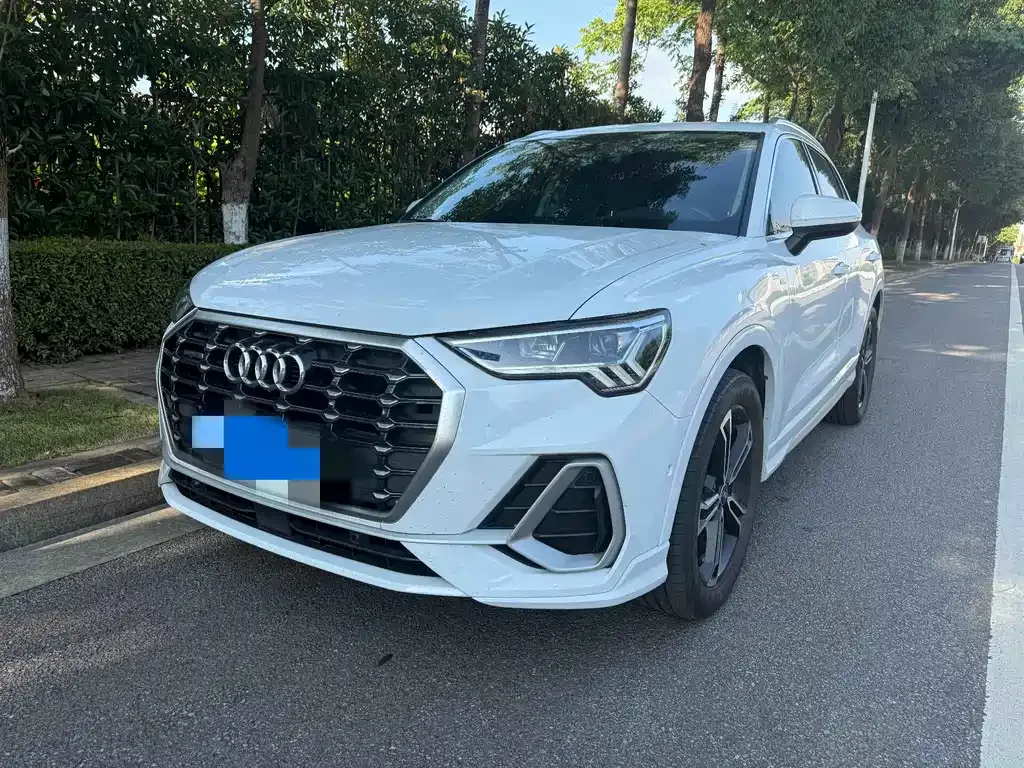 Audi Q3 — фото 1