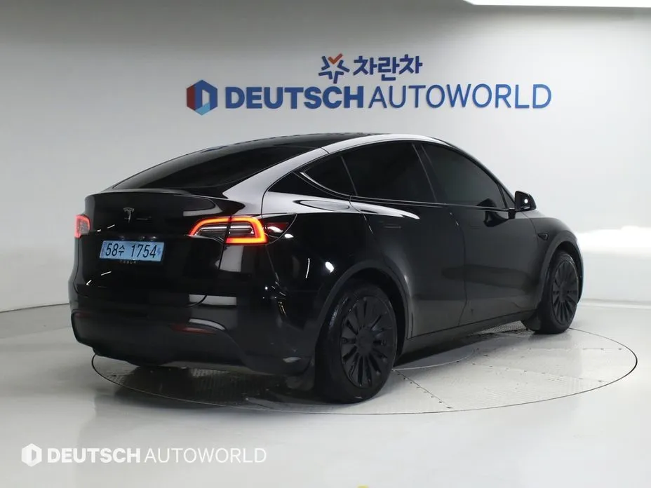 Tesla Model Y — фото 2