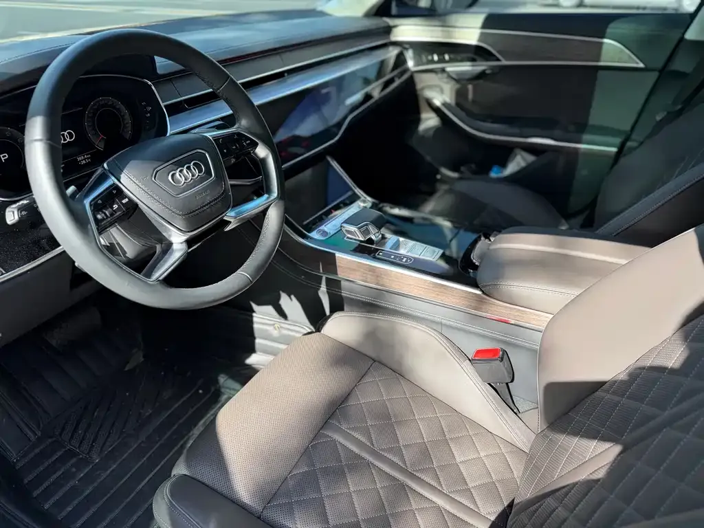 Audi A8 — фото 4