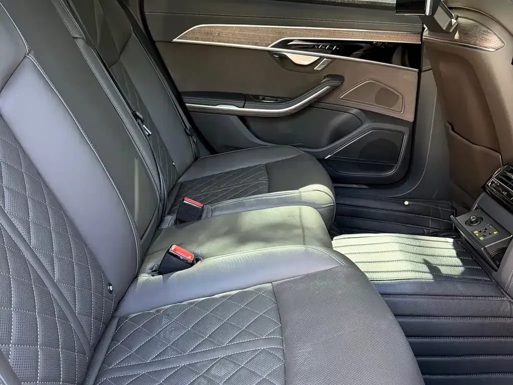 Audi A8 — фото 2