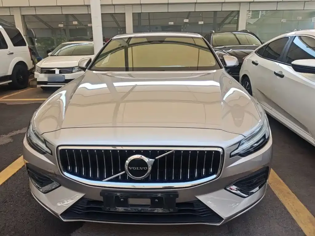 Volvo S60 — фото 10