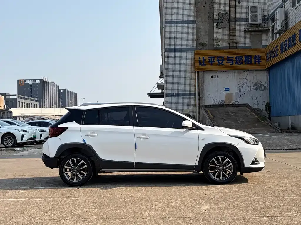 Toyota Yaris L — фото 9