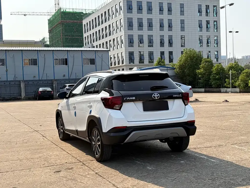 Toyota Yaris L — фото 10