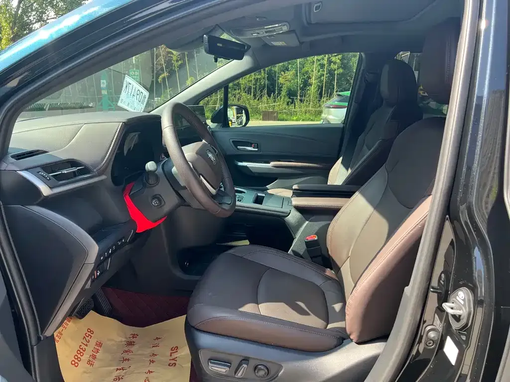 Toyota Granvia — фото 2